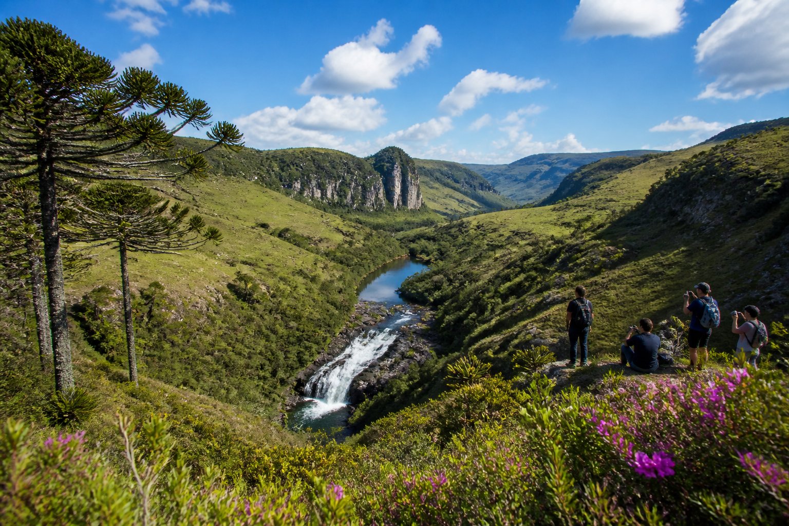 Paisagem natural com colinas verdes, rio e visitantes próximos a Curitiba.